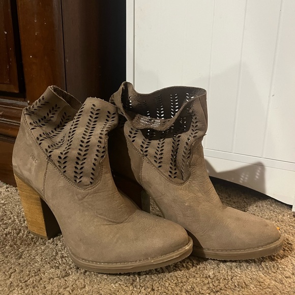 Musse & cloud booties - Picture 2 of 3